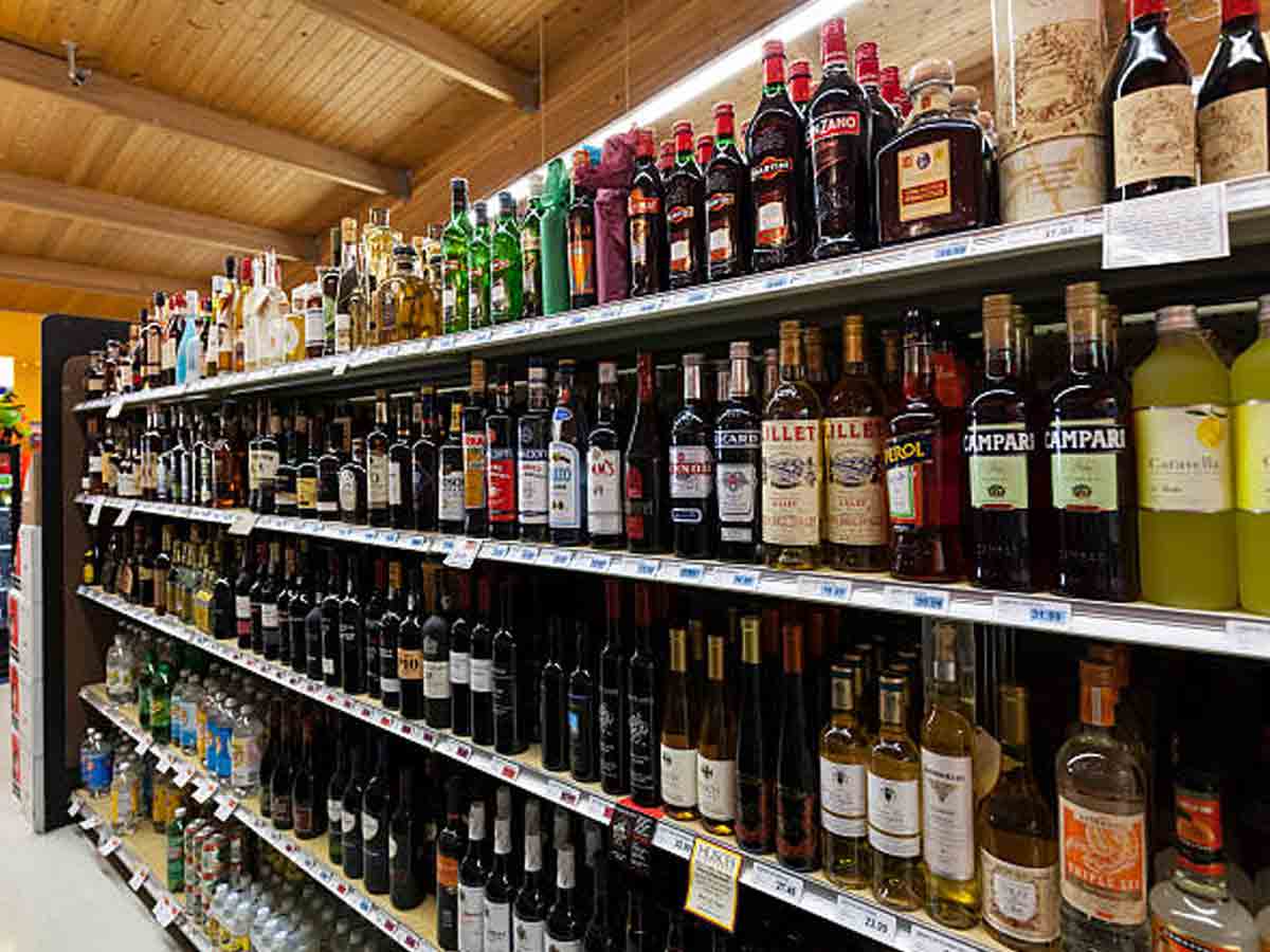 ములుగు జిల్లాలో మరో రెండు మద్యం షాపుల ఏర్పాటుకు నోటిఫికేషన్ విడుదల