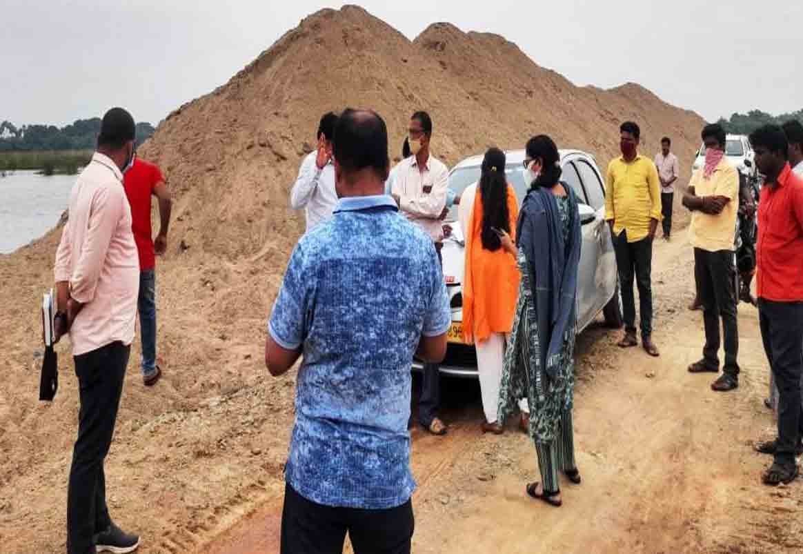 Munneru | మున్నేరులోని ఇసుక నిల్వలను పరిశీలించిన మైనింగ్ అధికారులు..