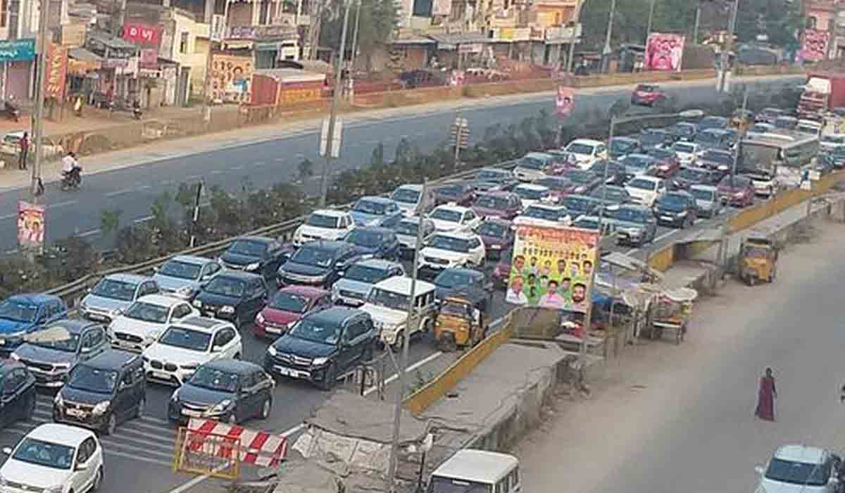 హైదరాబాద్‌-విజయవాడ హైవేపై భారీగా ట్రాఫిక్‌ జామ్‌