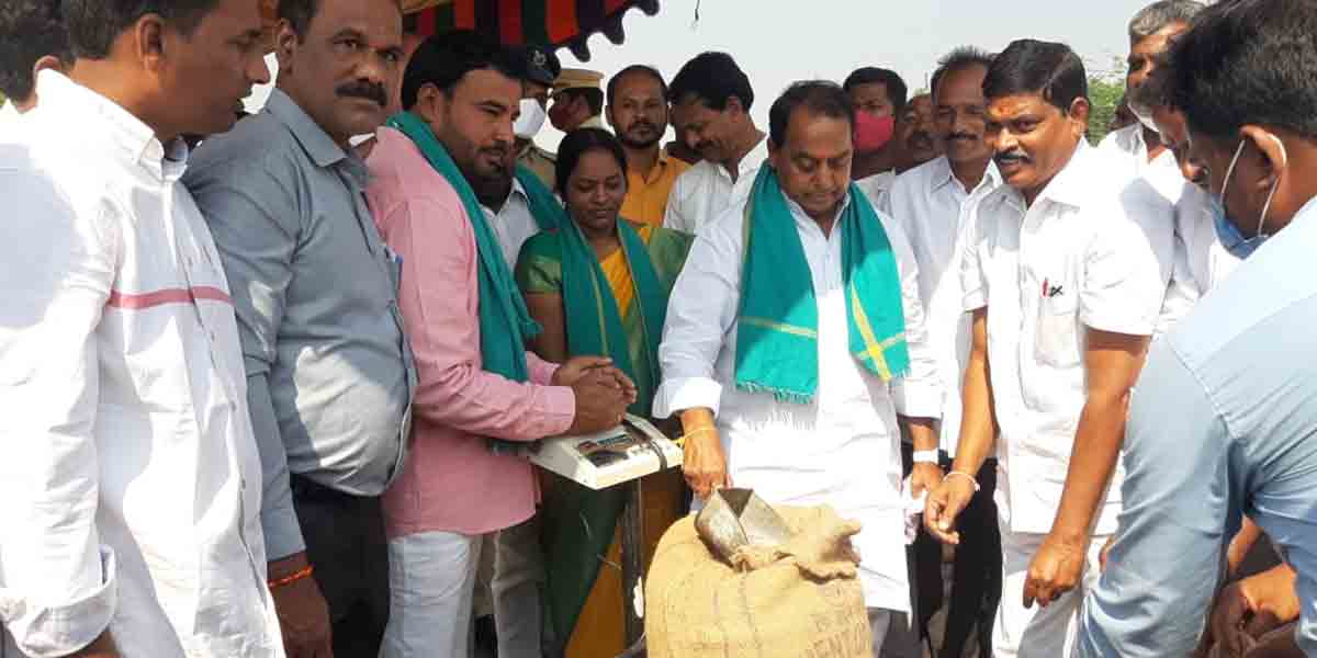 రైతుల పట్ల కేంద్రం మొండి వైఖరి : మంత్రి ఐకే రెడ్డి