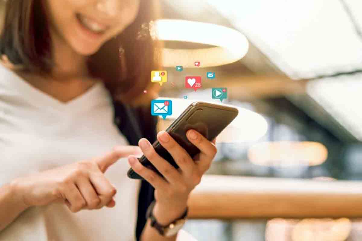 అంద‌మైన అమ్మాయి అడిగింద‌ని కోటి ట్రాన్స్‌ఫ‌ర్ చేశాడు.. తీరా చూస్తే..