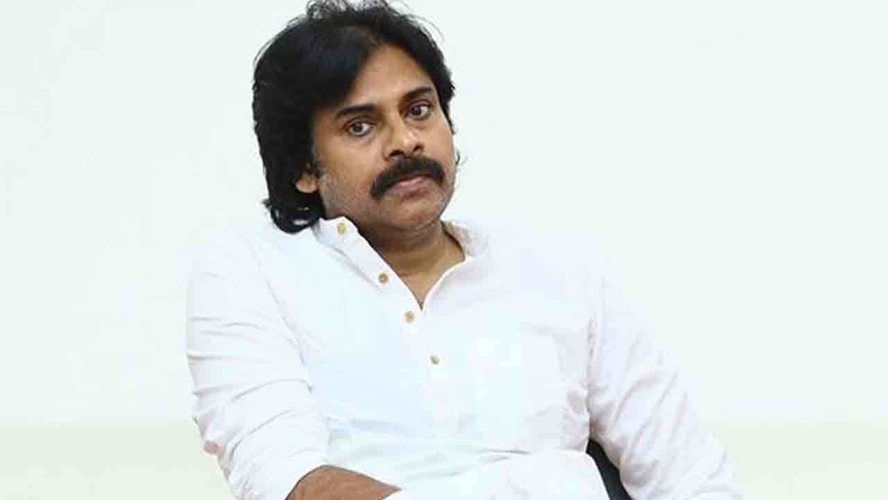 అండర్‌ -19 క్రికెటర్‌ షేక్‌ రషీద్‌కు పవన్‌ కల్యాణ్‌ ఆర్థిక సాయం