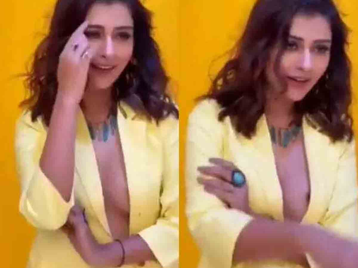 Payal Rajput: ఎద అందాలు క‌నిపించేలా ఫొటో షూట్.. కొద్దిసేప‌టికే డిలీట్