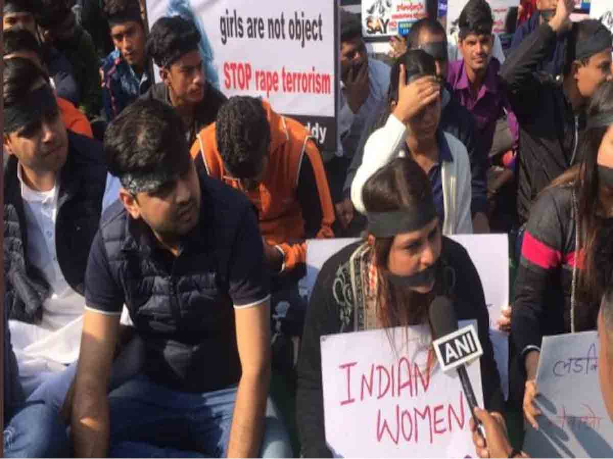 ఫిలిబిత్ హ‌త్యాచార కేసు : 35 మంది అరెస్ట్‌..సీబీఐ ద‌ర్యాప్తున‌కు కుటుంబ‌స‌భ్యుల డిమాండ్‌!