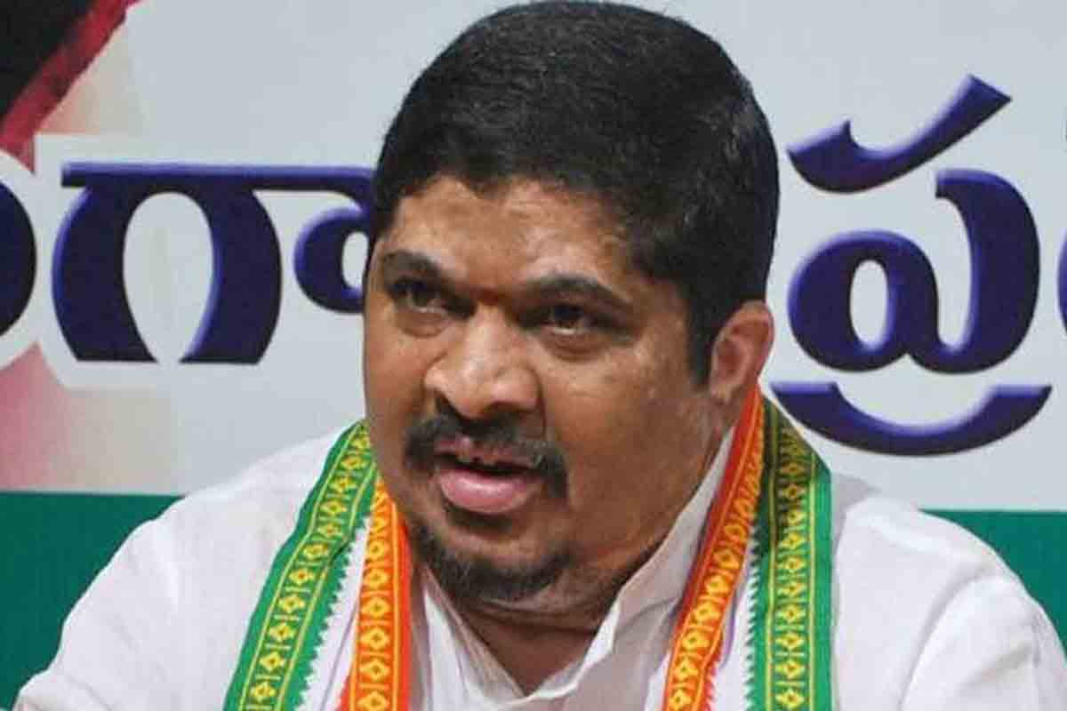 కాంగ్రెస్‌లో చల్లారని ఓటమి కాక