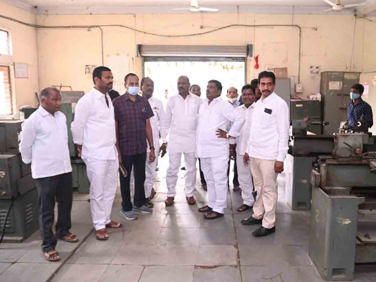 ఐటీఐలోని సమస్యలను పరిష్కరిస్తాం : ఎమ్మెల్యే గూడెం