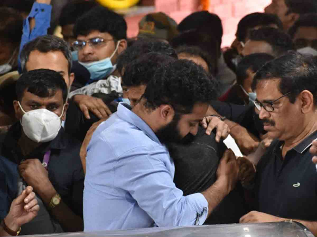 Shiva Raj Kumar: నేనున్నా అన్నా మీకు అంటూ శివ‌రాజ్‌కి ధైర్యం చెప్పిన ఎన్టీఆర్