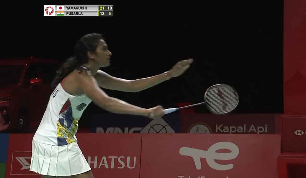 ఇండోనేషియా మాస్ట‌ర్స్‌.. సెమీస్‌లో ఓడిన పీవీ సింధు