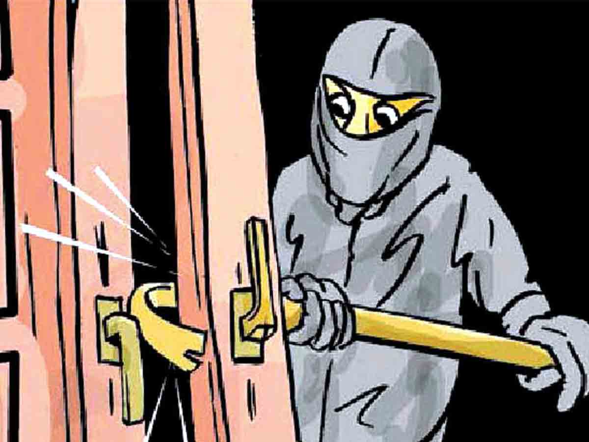 Crime : షాద్‌నగర్‌ పట్టణంలో దొంగతనం.. నగదు, విలువైన దస్తావేజులు మాయం..