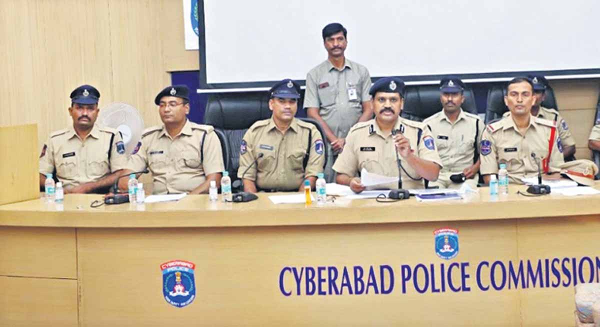 బ్యాంకు ఉద్యోగే సైబర్‌ దొంగ