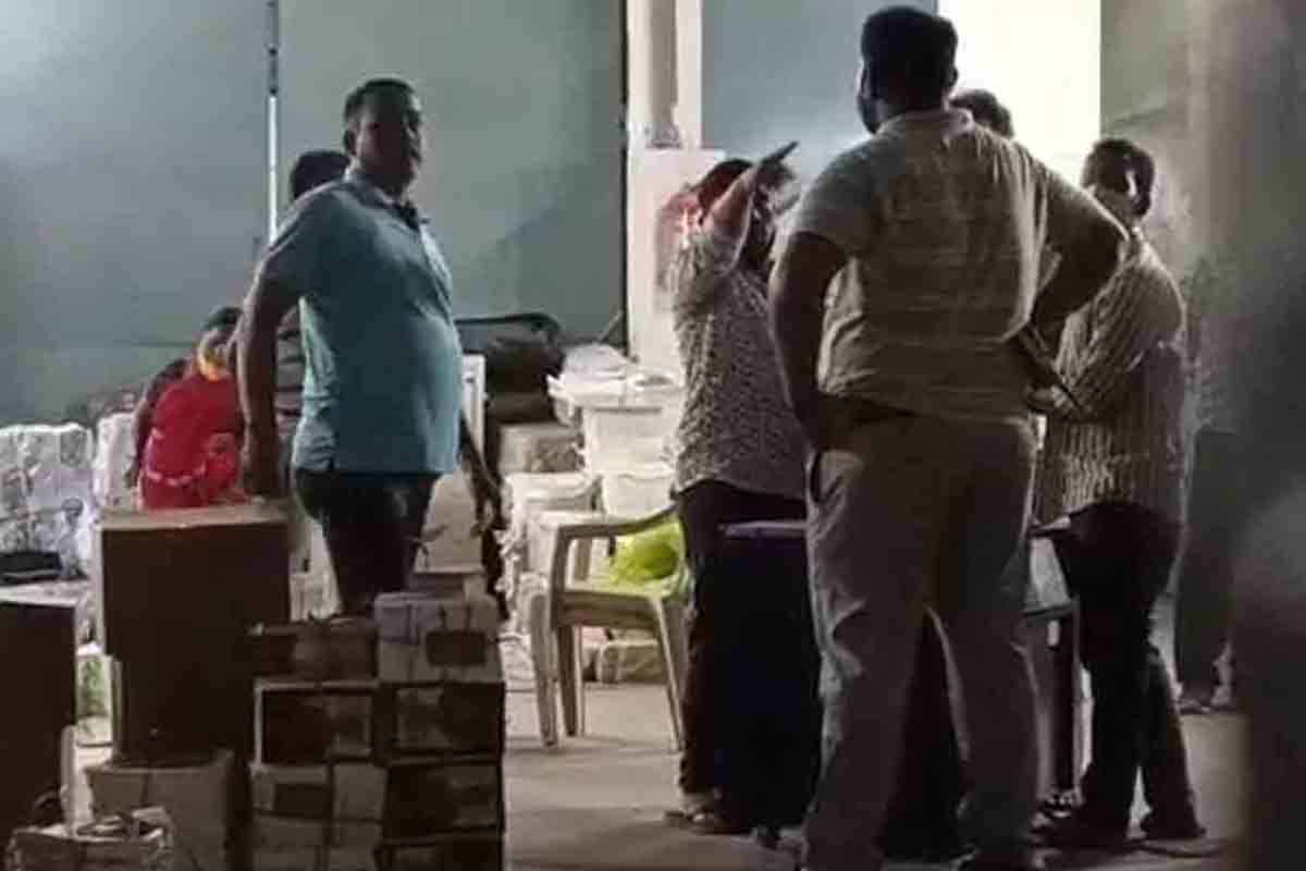 ‘ఆర్కే’పై పుస్తకాల ముద్రణ.. ప్రెస్‌ యజమాని అరెస్టు