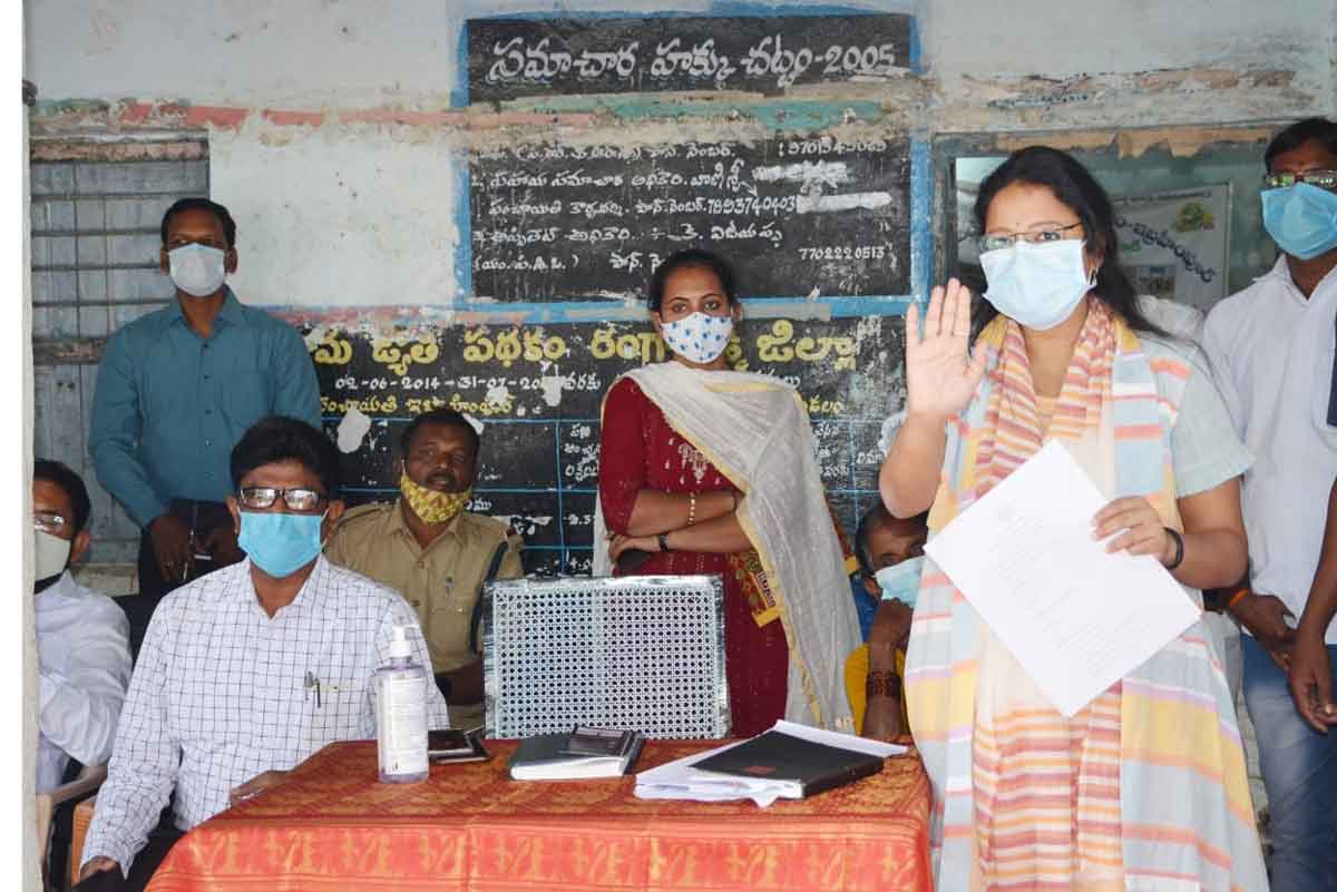 అర్హులైన గిరిజనులకు హక్కుపత్రాలు