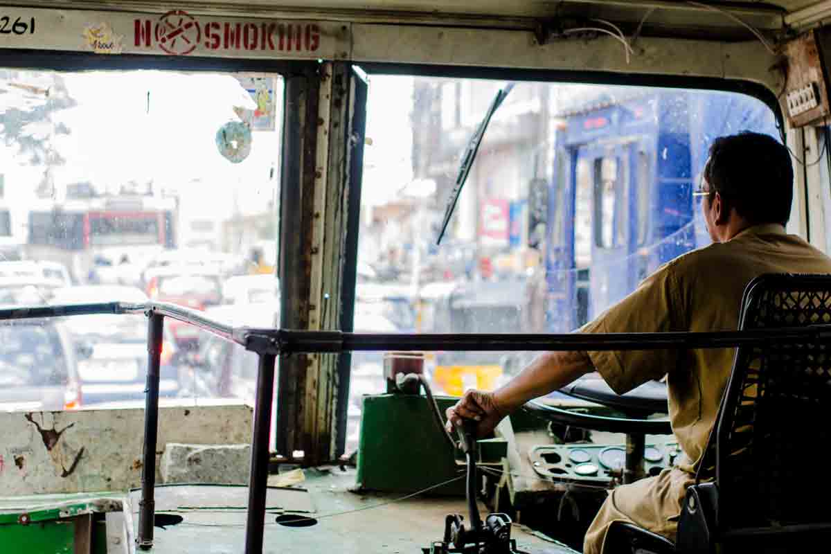 అద్దె బస్సు డ్రైవర్లకు శిక్షణ తప్పనిసరి