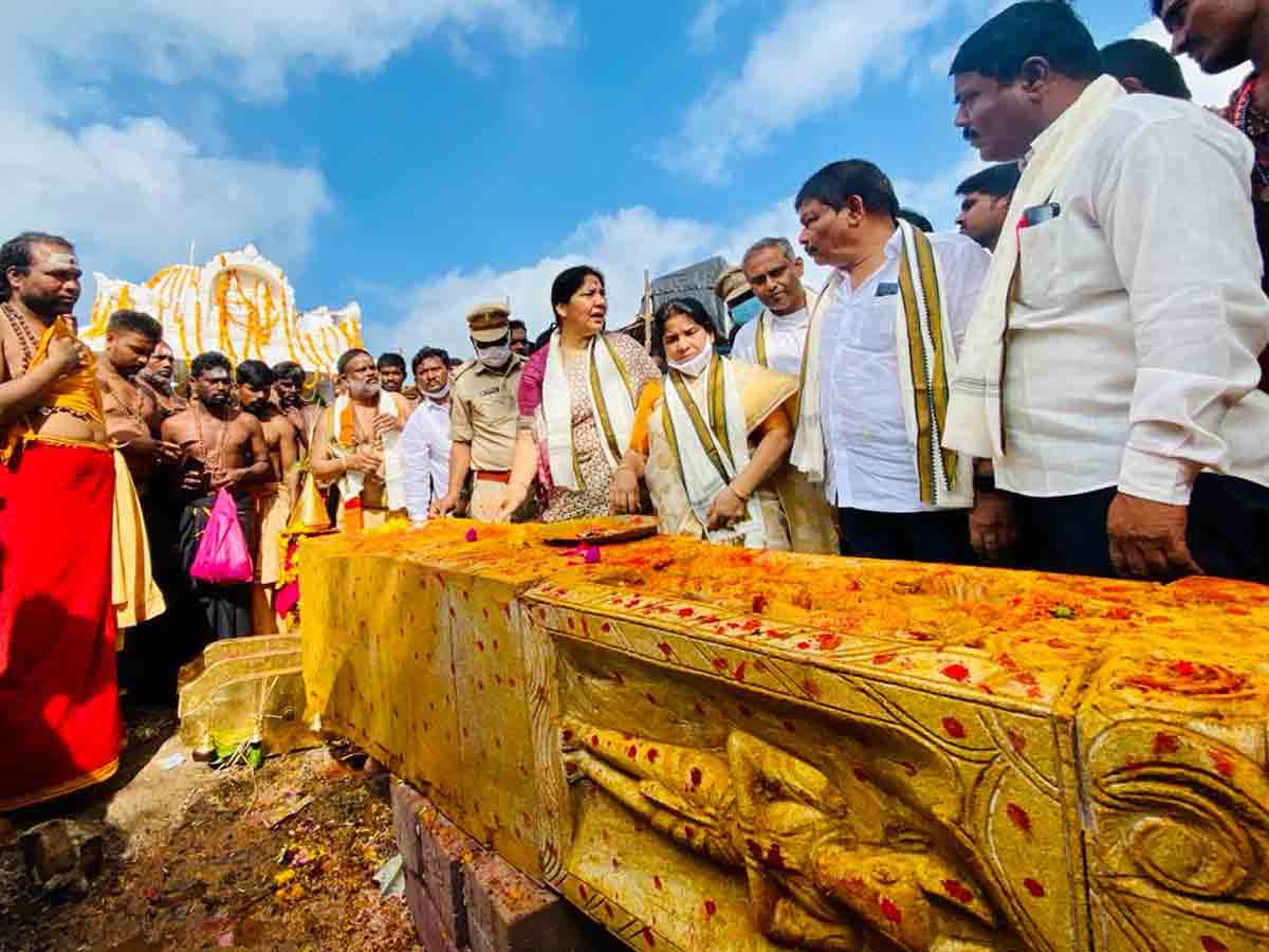రాష్ట్ర బీజేపీ నేతలు తెలంగాణ ప్రజలకు క్షమాపణలు చెప్పాలి : మంత్రి సత్యవతి