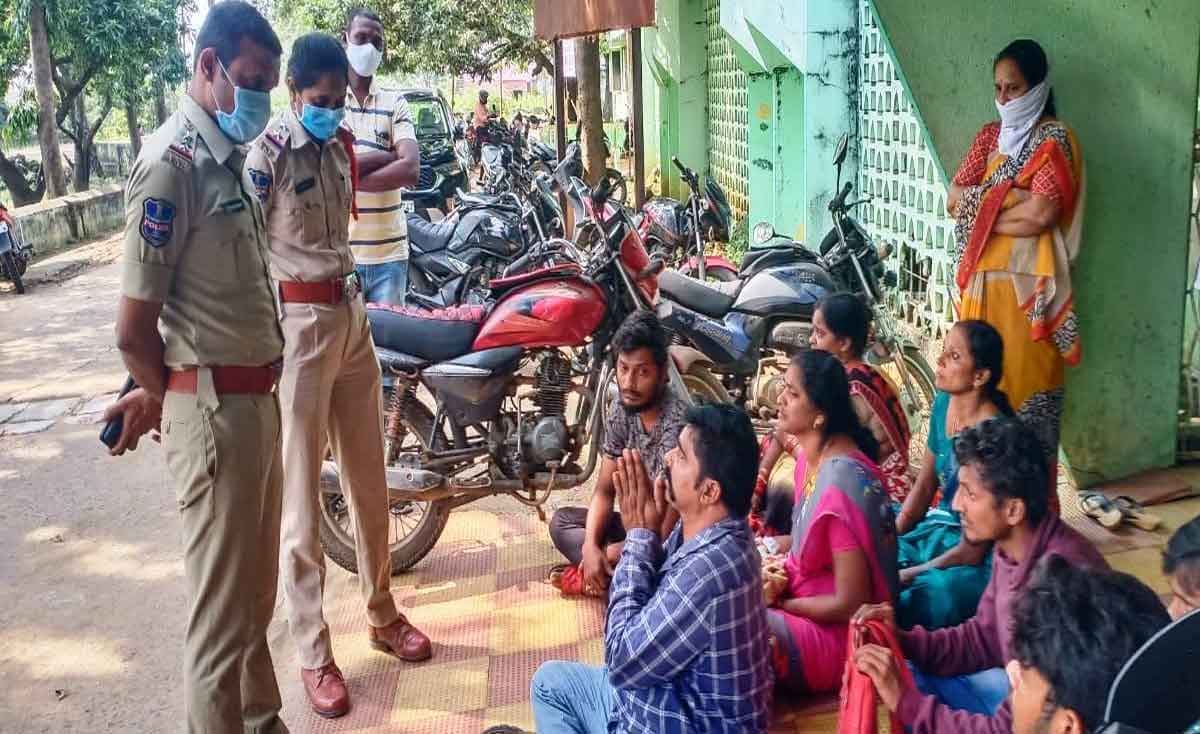 Crime | పెను బల్లి వైద్యశాలలో శిశువు మృతి.. ఆసుపత్రి వద్ద బంధువుల ఆందోళన..