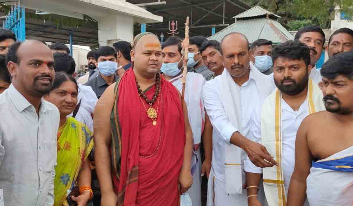 కొండగట్టు అంజన్నను దర్శించుకున్న స్వాత్మానందేంద్ర