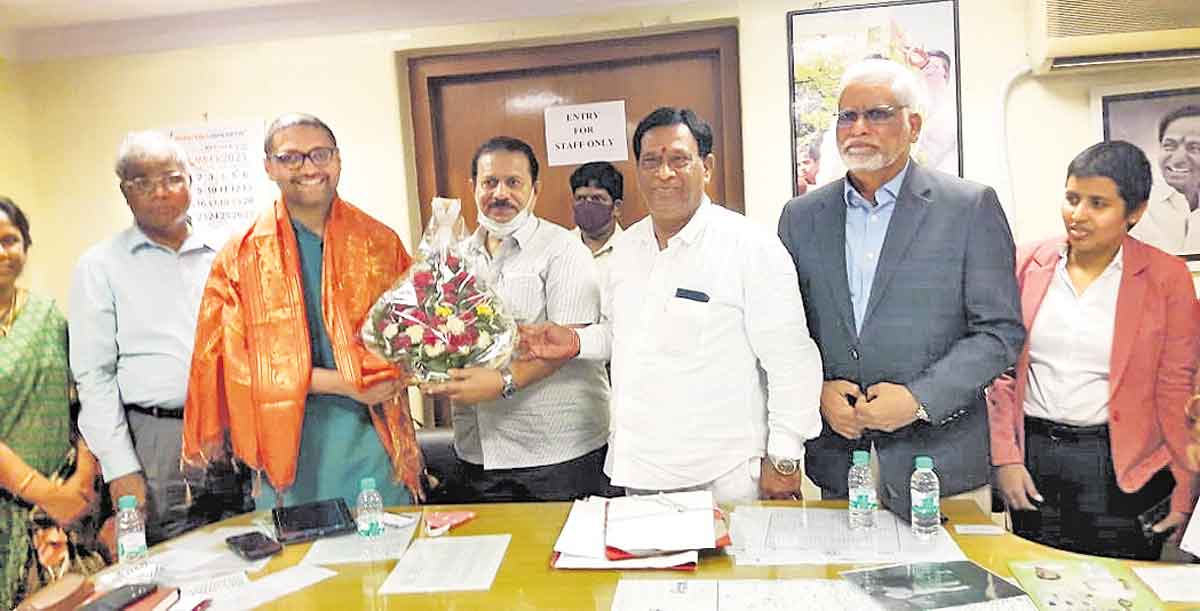 క్రీడా సంఘాలతో కీలక భేటీ