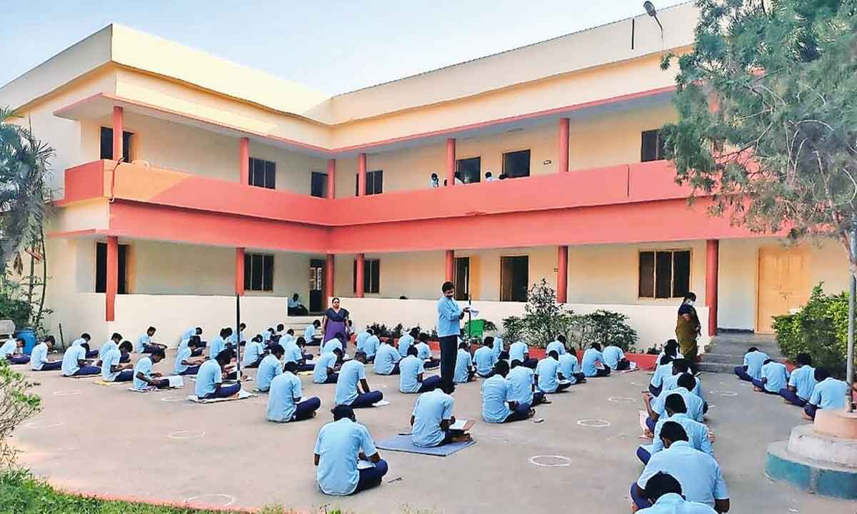 ఎయిడెడ్‌ విద్యాసంస్థల విలీనంపై మార్గదర్శకాల సవరణ..