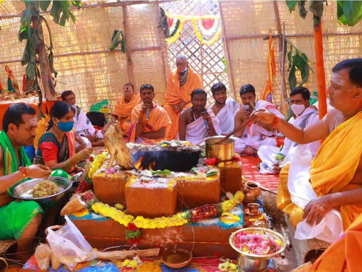 భక్తిశ్రద్ధలతో కొనసాగుతున్న అమ్మవారి ప్రతిష్టా మహోత్సవం