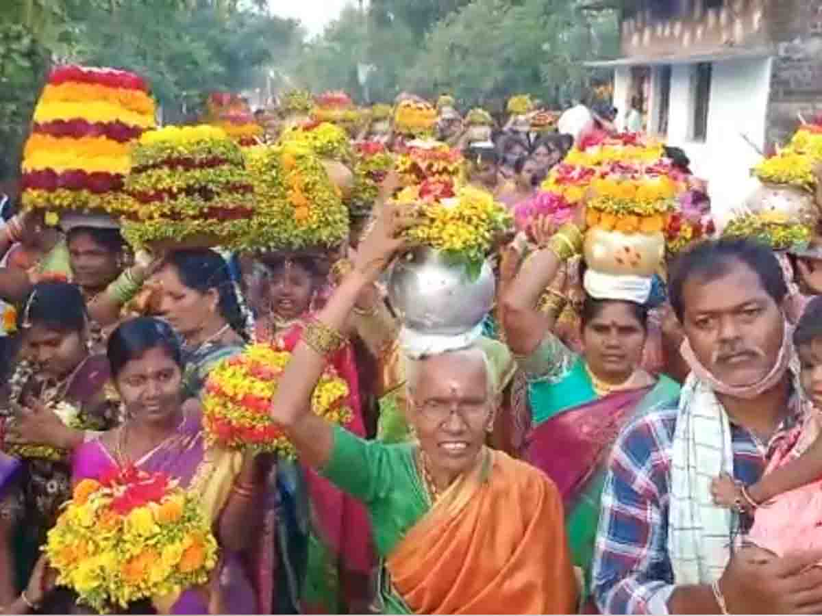 తెలంగాణ‌లోనే ఈ ఊరు స్పెష‌ల్‌.. ఇక్క‌డ బ‌తుక‌మ్మ ఎప్పుడు ఆడుతారంటే..?