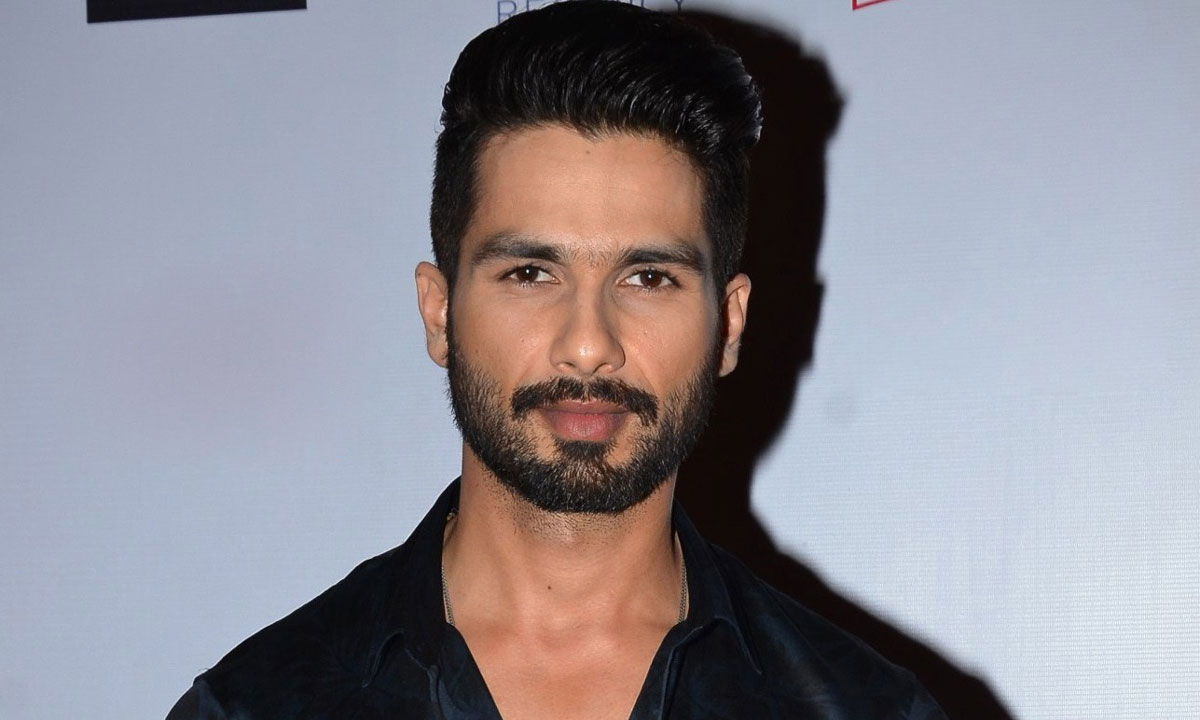 25 కుట్లు పడ్డాయి