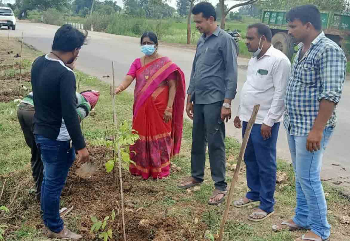 Bhupalpally | గ్రామాల పరిధిలో నాటిన ప్రతి మొక్కను సంరక్షించాలి..