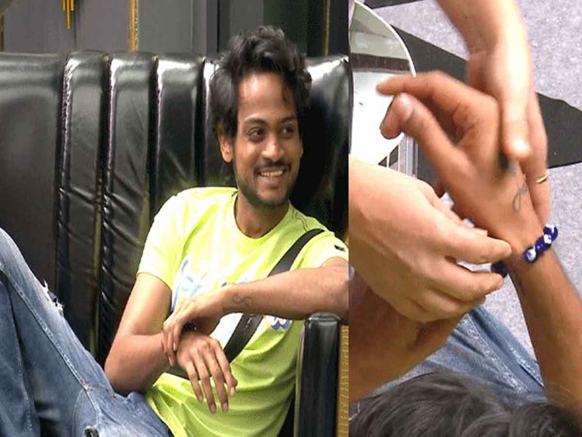 Siri: ష‌ణ్ముఖ్‌కి దిష్టి త‌గులుతుంద‌ని ర‌క్తంతో పూస‌లు క‌ట్టిన సిరి