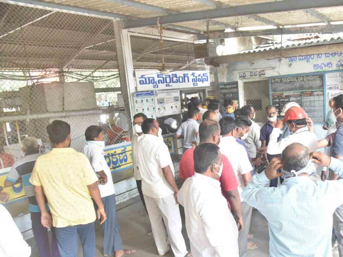 విషాదం : గనిలో ప్రమాదం, నలుగురు కార్మికుల మృతి