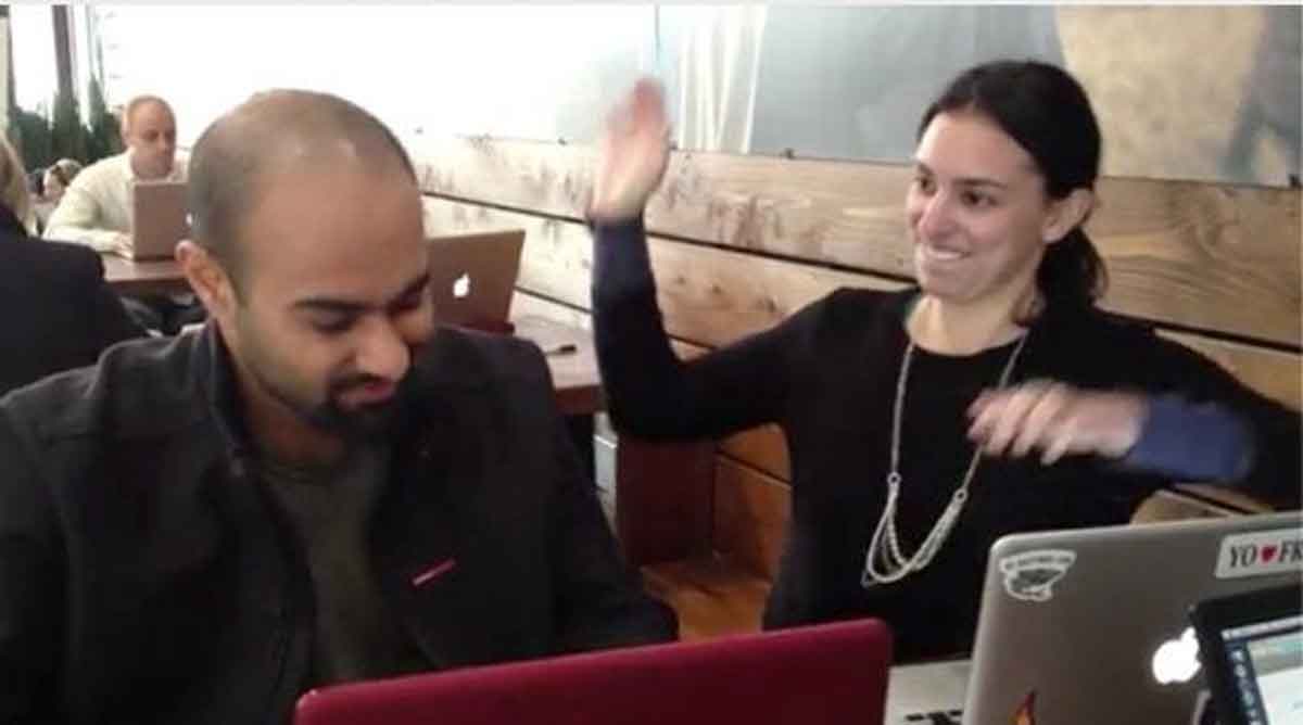 ఫేస్‌బుక్ ఓపెన్ చేస్తే చెంప‌దెబ్బ కొట్టాలంటూ యువ‌తికి ఉద్యోగం ఇచ్చాడు.. వీడియో