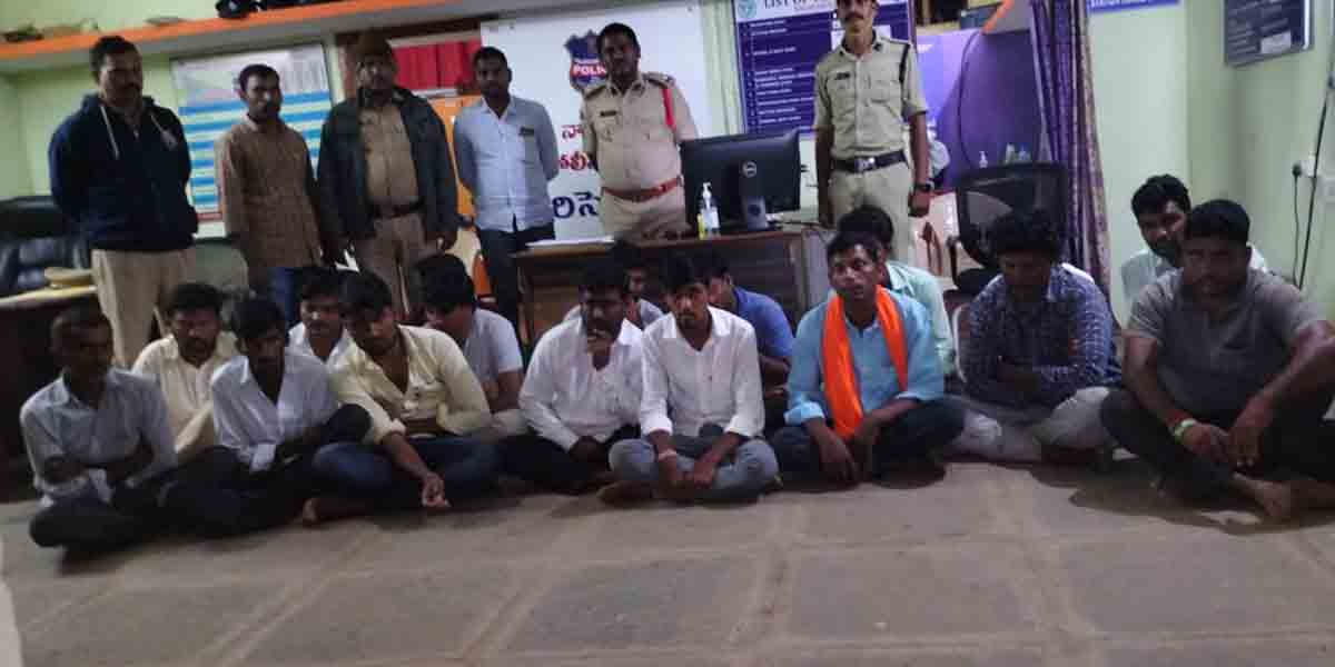 పేకాట స్థావరంపై పోలీసుల మెరుపు దాడి..