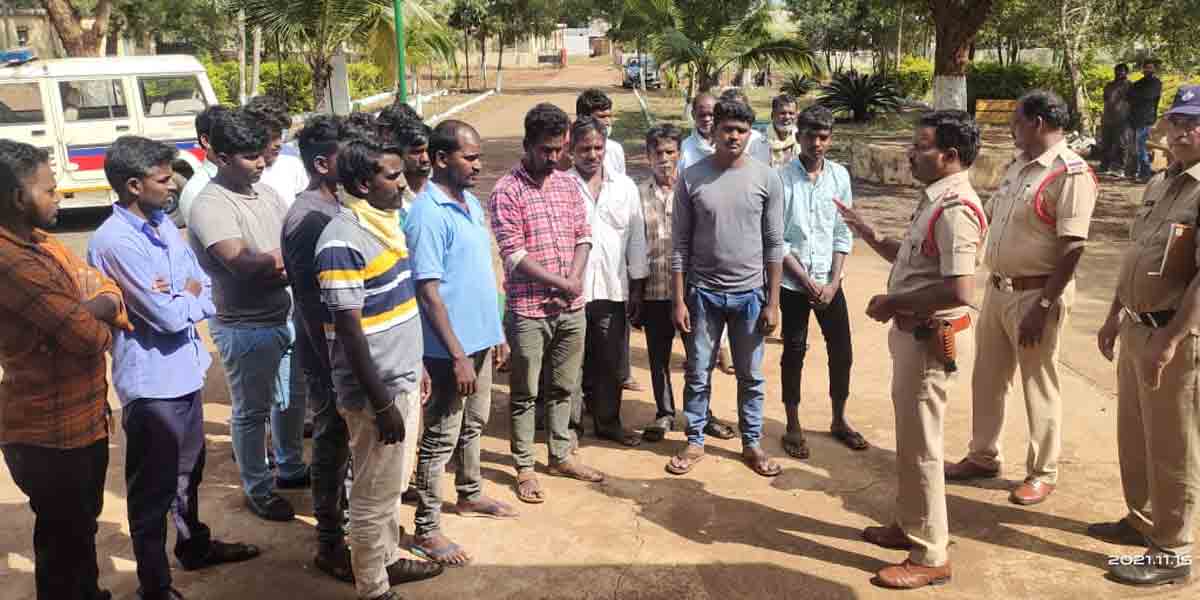 Poker sites | పేకాట స్థావరాలపై పోలీసుల మెరుపు దాడులు