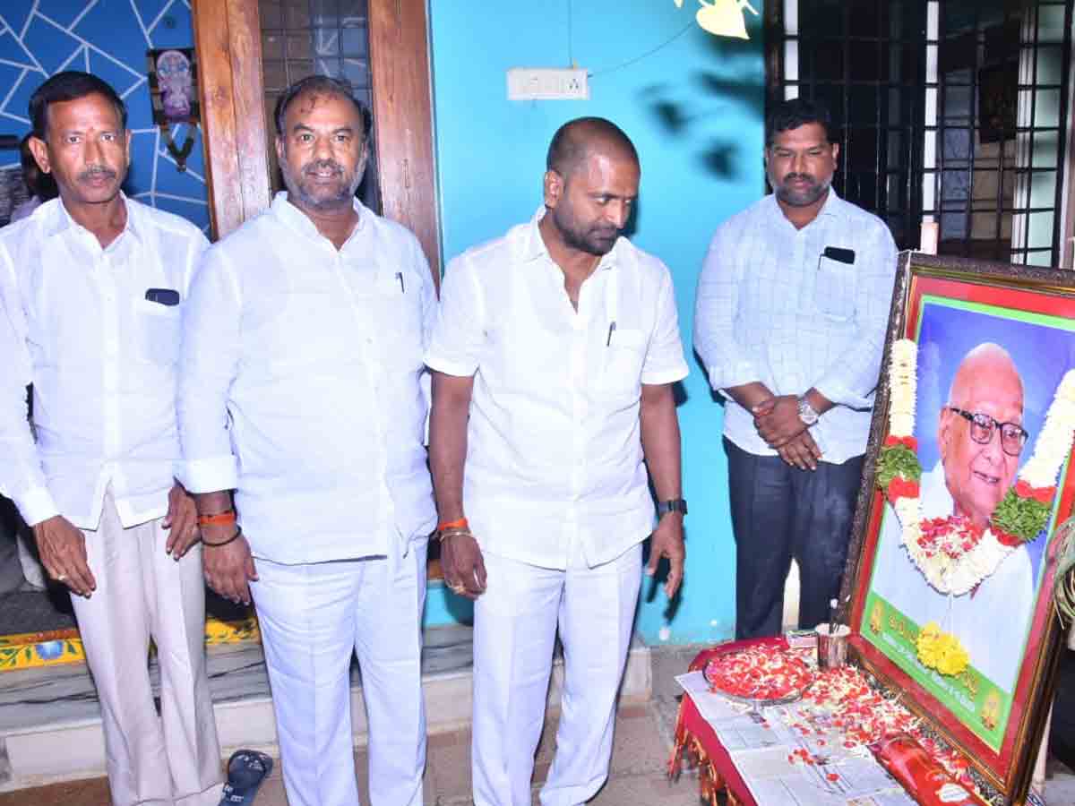 ఎమ్మెల్యే కృష్ణమోహన్ రెడ్డిని పరామర్శించిన మంత్రి శ్రీనివాస్ గౌడ్