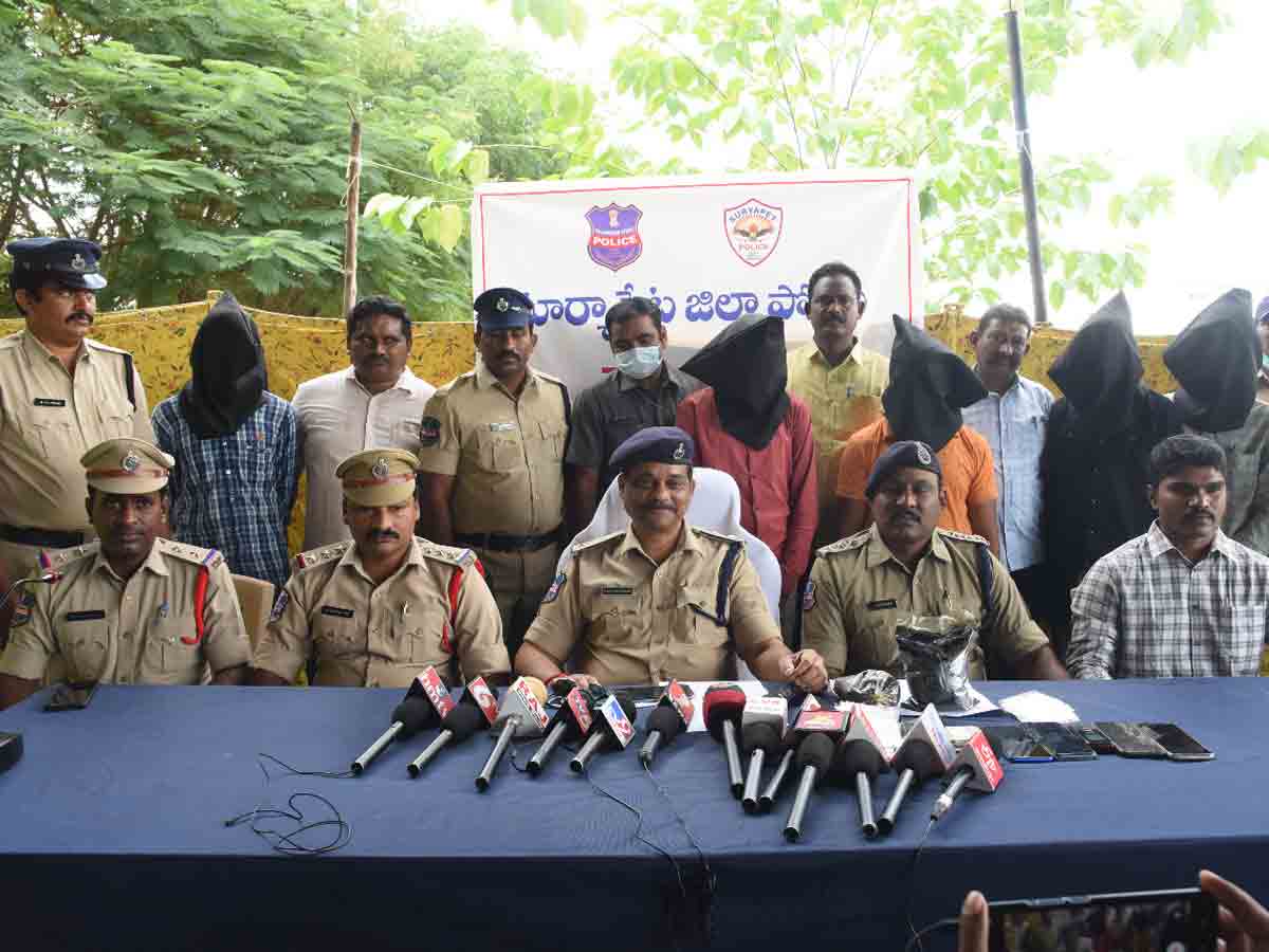 Ashish Oil | రూ.7.5 లక్షల విలువగల యాషిస్ ఆయిల్‌ పట్టివేత