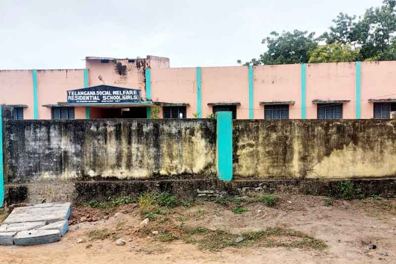 లక్షలు వెచ్చించి.. నిర్లక్ష్యంగా వదిలేశారు