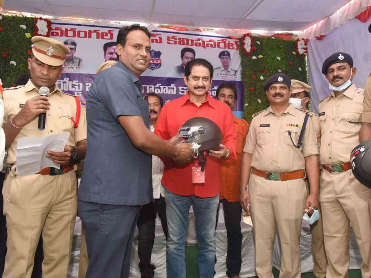 కుటుంబ సంక్షేమం కోసం హెల్మెట్ ధరించండి : హీరో సుమన్