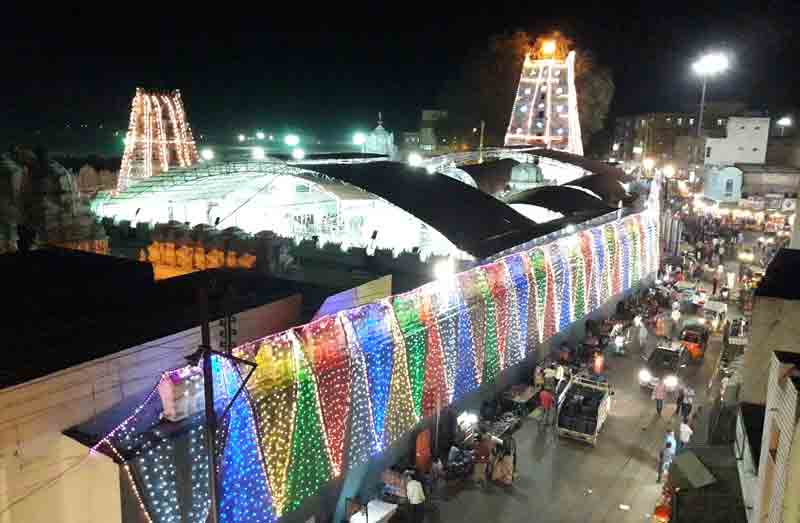 పుణ్యక్షేత్రాలకు క్యూ కట్టిన పర్యాటకం!