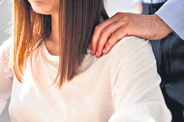 కామవాంఛ తో తాకితే లైంగిక వేధింపే