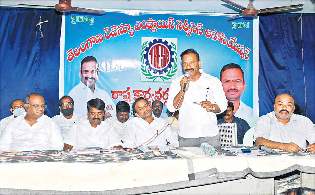 పదోన్నతులు కల్పించండి