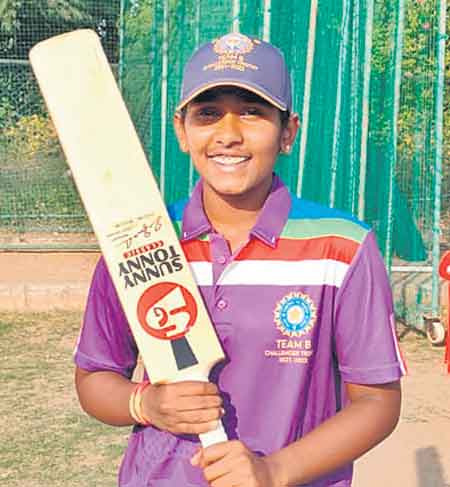 త్రిష సూపర్‌ సెంచరీ