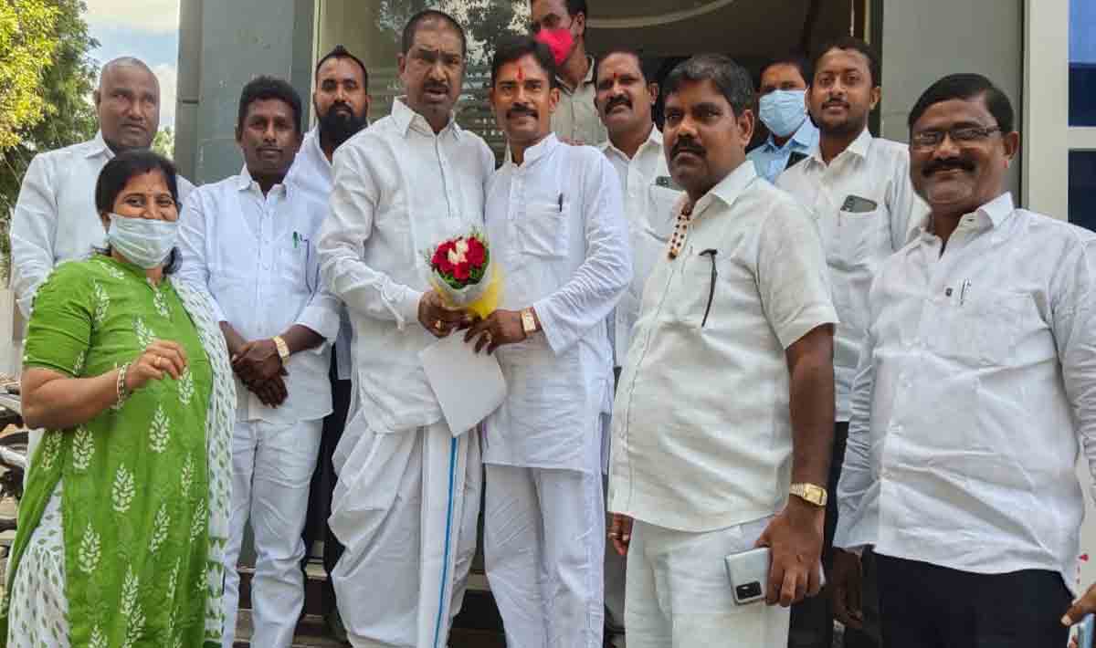 TRS | టీఆర్‌ఎస్ ప్రచార కార్యదర్శిగా వారణాసి రామకృష్ణను నియమించిన ఎమ్మెల్యే రాజయ్య..