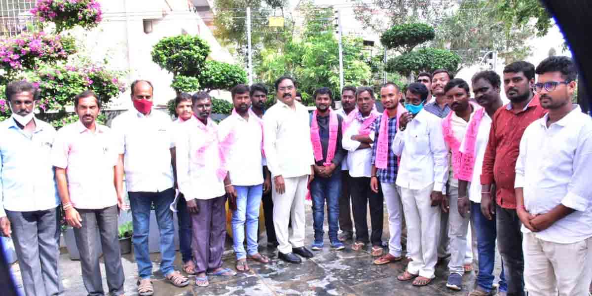 మంత్రి ఎర్రబెల్లి సమక్షంలో టీఆర్‌ఎస్‌లో చేరికలు