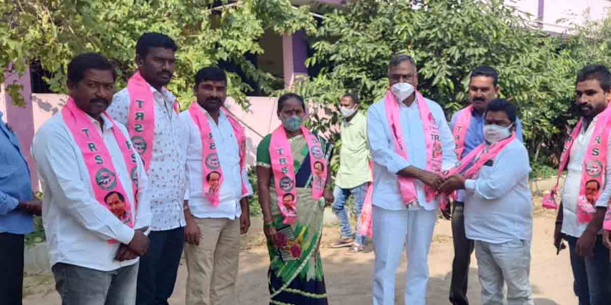 టీఆర్‌ఎస్‌లో చేరిన హన్మంతునిపేట ఎంపీటీసీ