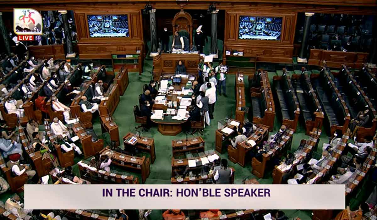 స్పీక‌ర్ పోడియం ఎదుట‌ టీఆర్ఎస్ ఎంపీల నిర‌స‌న‌.. లోక్‌స‌భ వాయిదా
