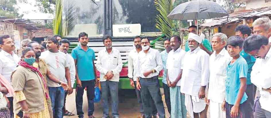 12 ఏండ్ల తరువాత కాకర్లకు బస్సు