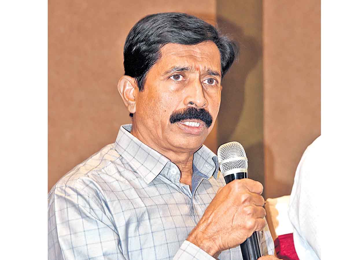 కేంద్ర నిర్ణయాలే రైతులకు శాపం