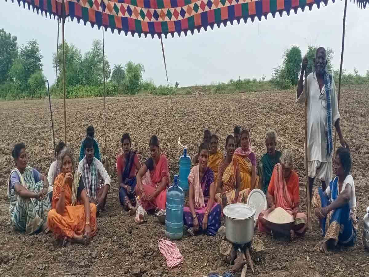 Podu land | తిప్పనపల్లిలో పోడుభూముల కోసం రైతుల ఆందోళన..