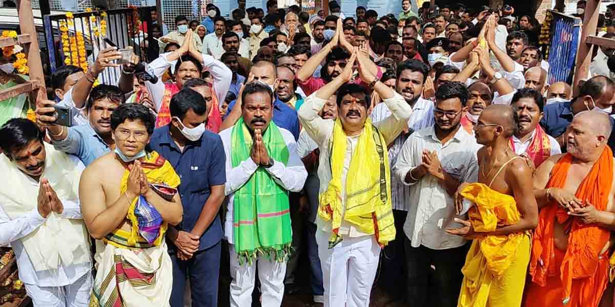 Nizamabad |లక్ష్మీ నరసింహస్వామిని దర్శించుకున్న మంత్రి వేముల