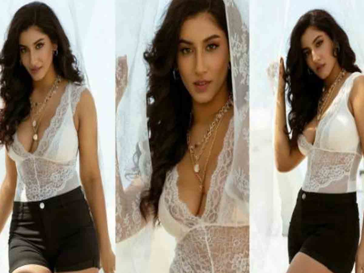 Vishnu Priya: పెళ్లిపై నోరు విప్పుతున్న ప్ర‌ముఖ యాంక‌ర్లు.. వ‌చ్చే ఏడాది సింగిల్‌గా ఉండ‌నన్న హాట్ బ్యూటీ