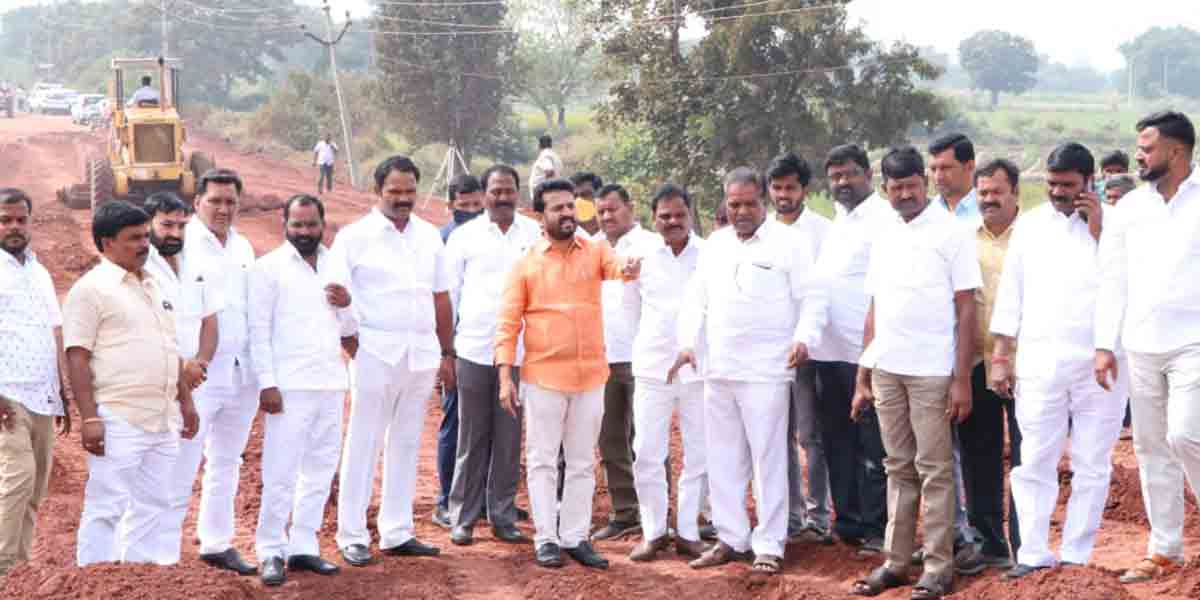 బ్రిడ్జి నిర్మాణ పనులు త్వరగా పూర్తి చేయాలి : ఎమ్మెల్యే ఆనంద్‌