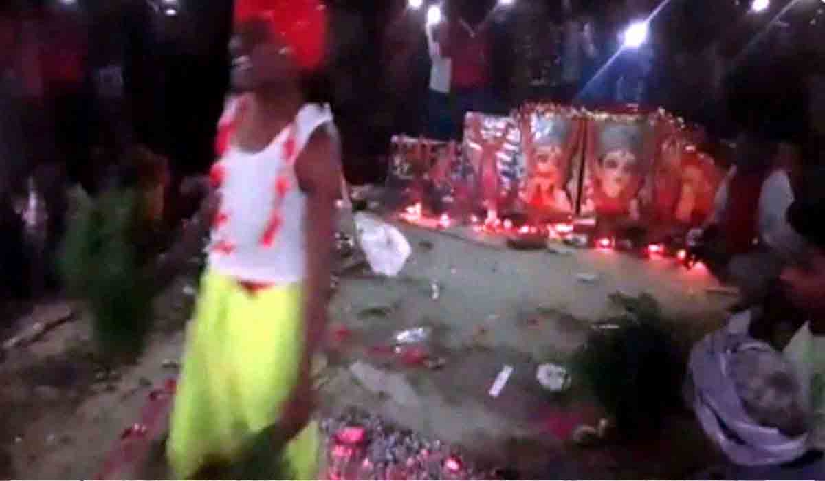 స‌ర్పంచ్‌ ఎన్నికల్లో తన హామీలు నమ్మాలని.. అగ్నిపరీక్షకు దిగిన అభ్యర్థి